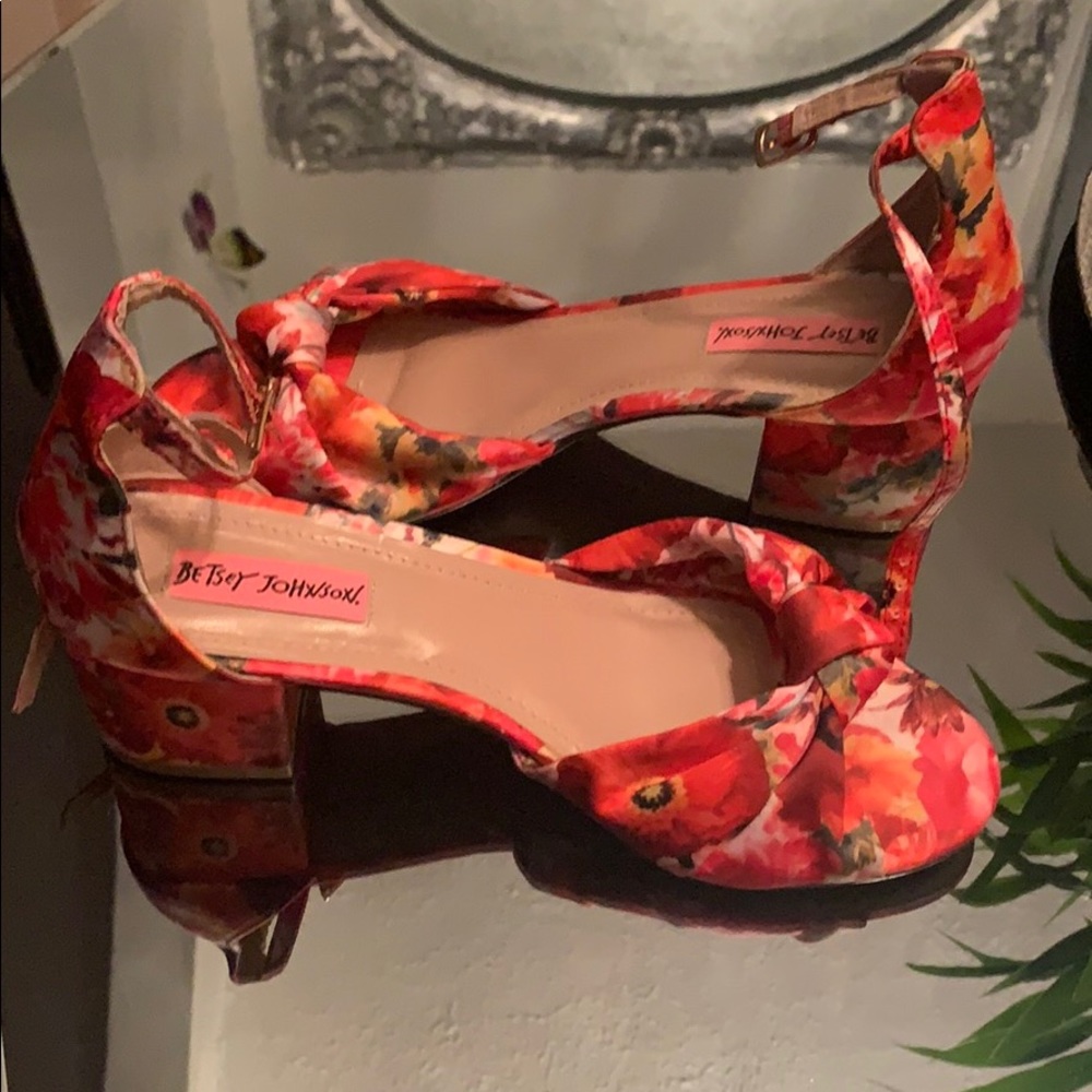 Cross traps Betzy Johnson sandals